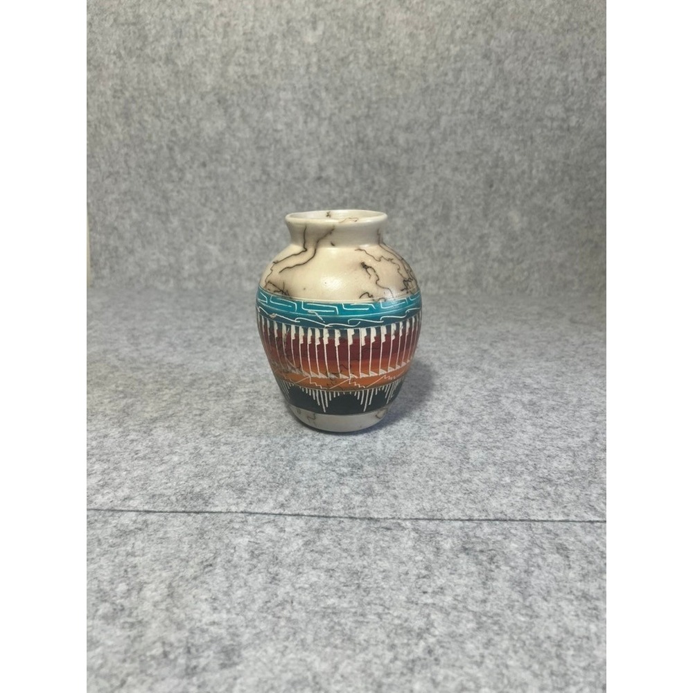 Native American Etched Pottery signed by artist 6.5" - Picture 2 of 8